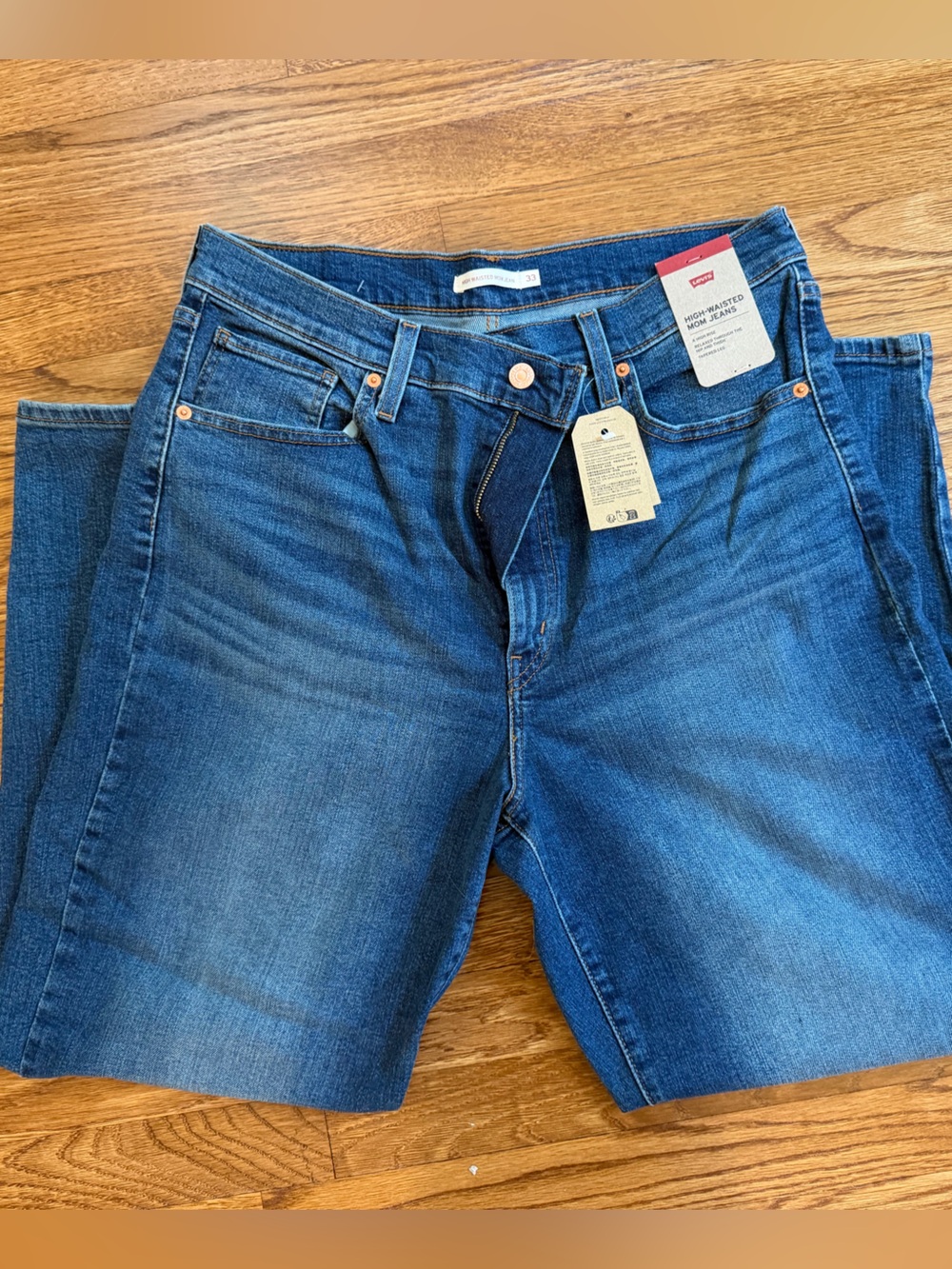 Women's Levi’s High Waisted Mom Jeans - Classic Mid Wash size 33